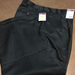 **SOLD NWT Men’s black dress pants. Size 46x29.